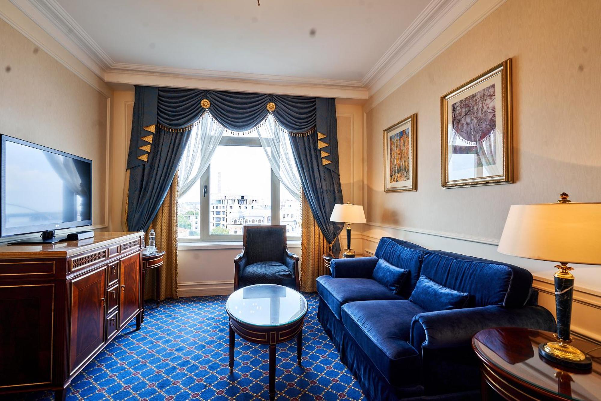 Fairmont Grand Hotel