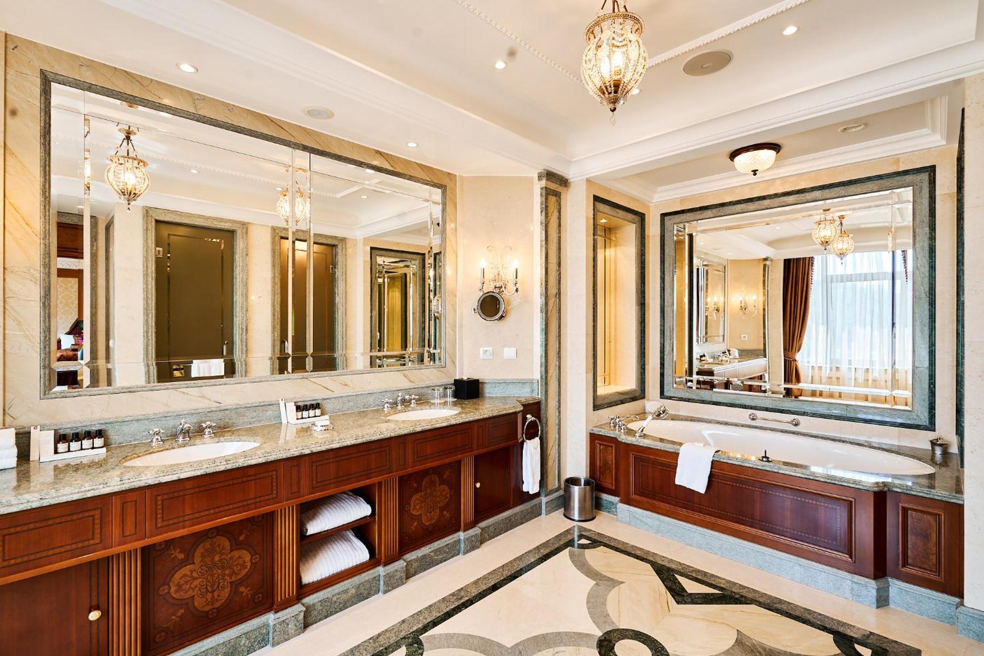 Fairmont Grand